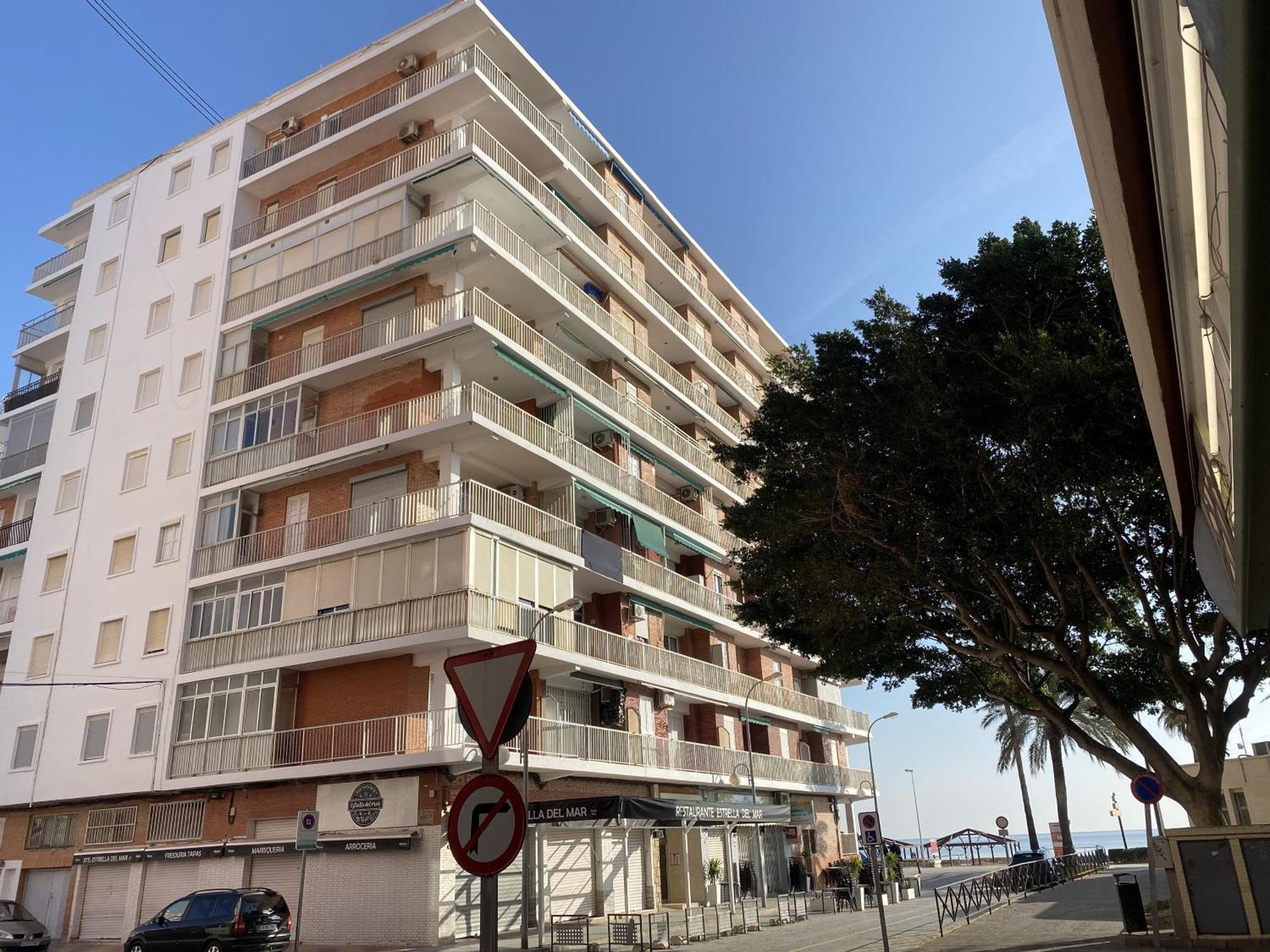 Beachfront And Cozy Apartment Кульера Экстерьер фото